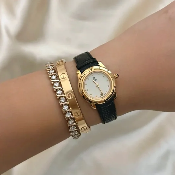 AUTHENTIC VINTAGE FENDI INTERCHANGEABLE BEZEL LEATHER WATCH RARE Vintage Fendi Women main image 4
